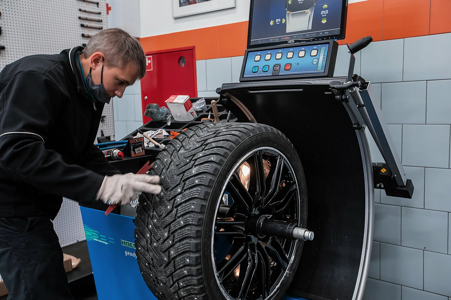 Mevsim Geçişlerinde Lastik Değişimi Neden Önemli?